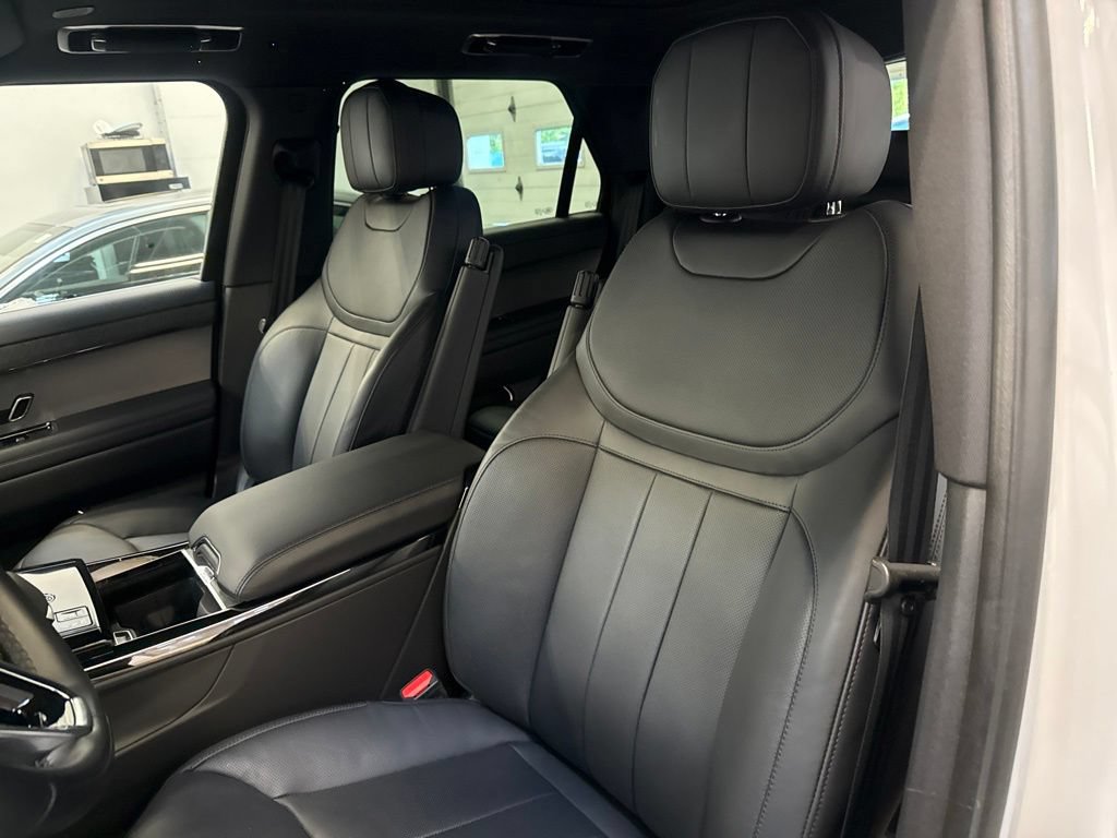 Used 2025 Land Rover Range Rover Sport SE AWD/4WD image 13