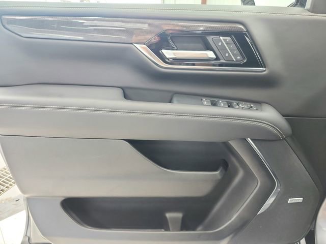 Used 2025 GMC Yukon Elevation w/ Elevation Premium Package AWD/4WD image 36