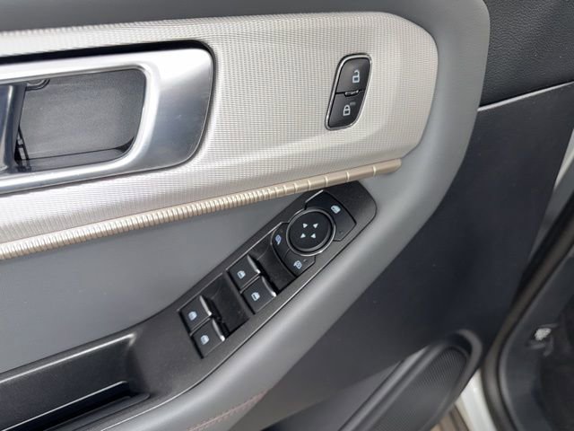 Used 2025 Ford Explorer Active w/ Active Comfort Package AWD/4WD image 11