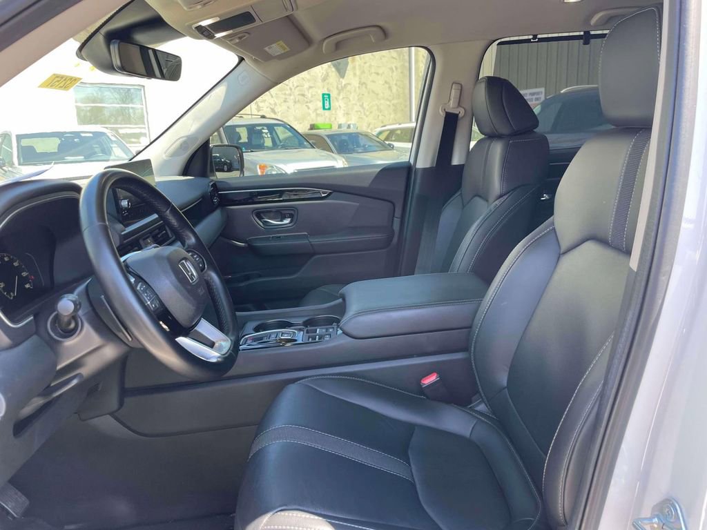 Used 2025 Honda Pilot EX-L image 16