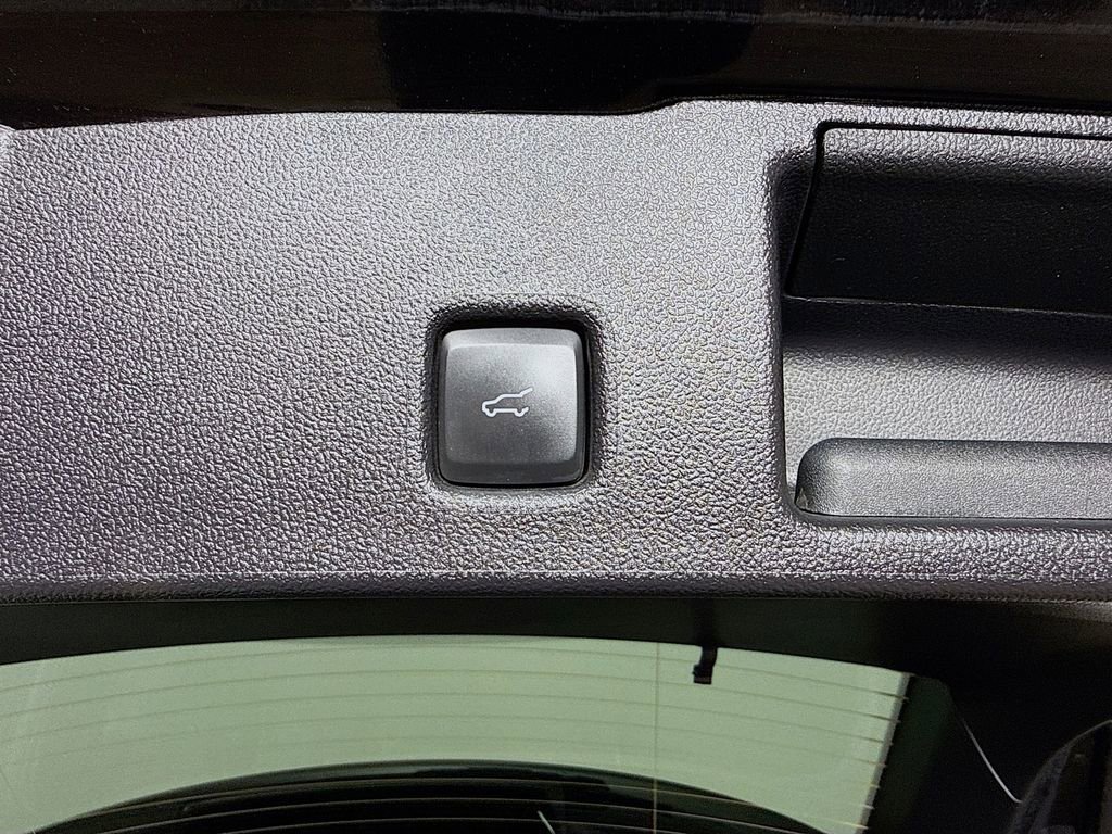 Used 2025 Ford Escape Platinum AWD/4WD image 38