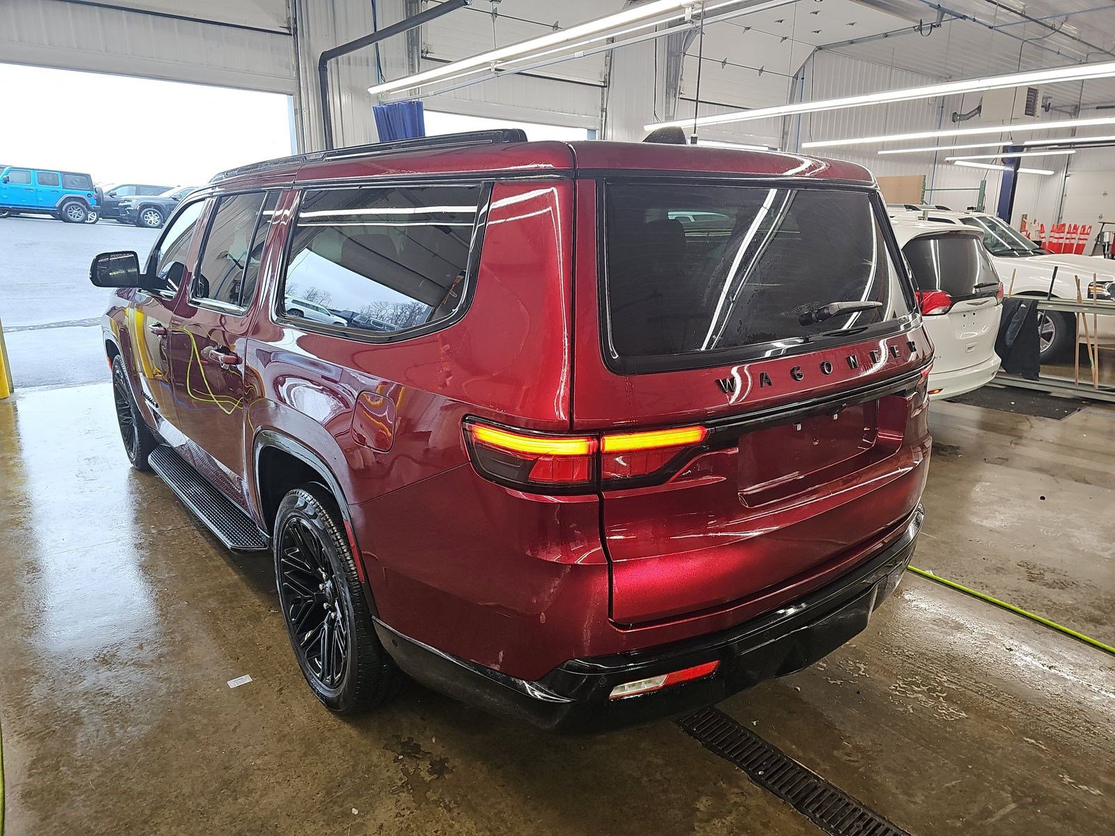 Used 2025 Jeep Wagoneer L Series II w/ Convenience Group I image 7
