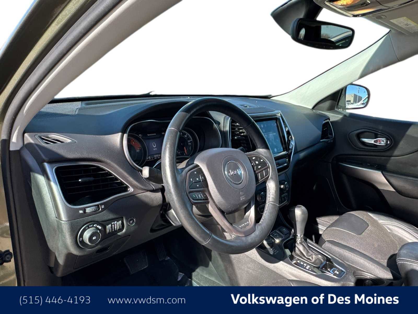 Used 2019 Jeep Cherokee Limited image 2