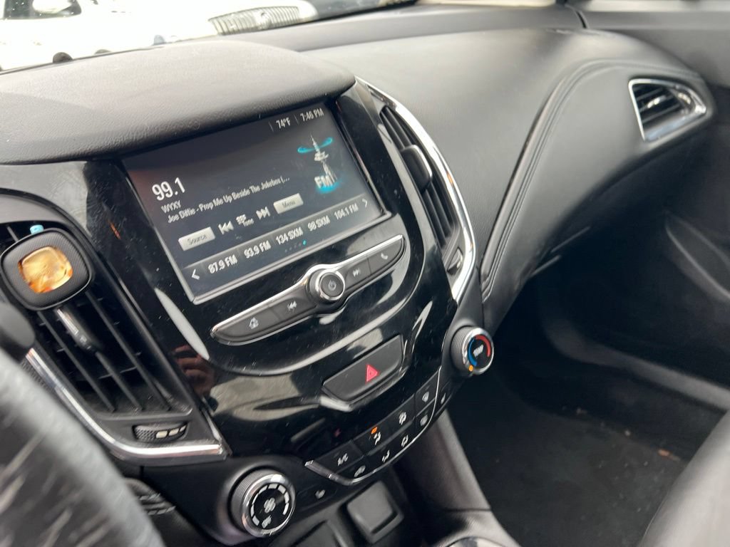 Used 2018 Chevrolet Cruze Premier FWD image 2