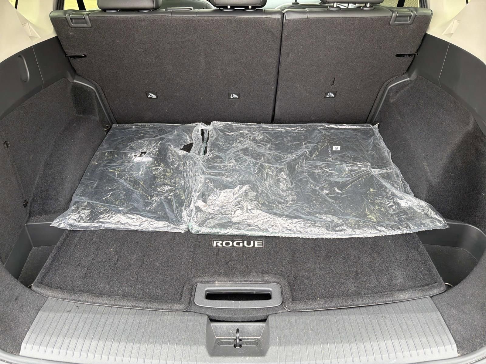 Certified 2025 Nissan Rogue SL w/ SL Premium Package image 17