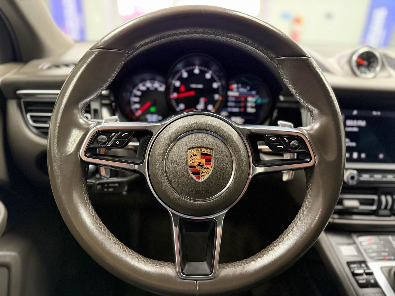Used 2020 Porsche Macan w/ Premium Package Plus AWD/4WD image 17
