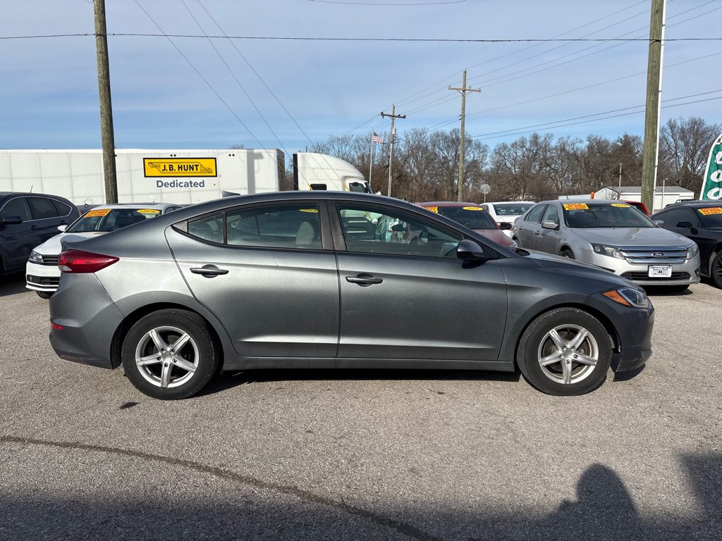 Used 2017 Hyundai Elantra SE FWD image 3