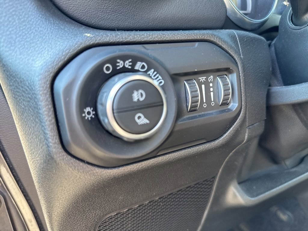 Used 2020 Jeep Gladiator Overland image 25