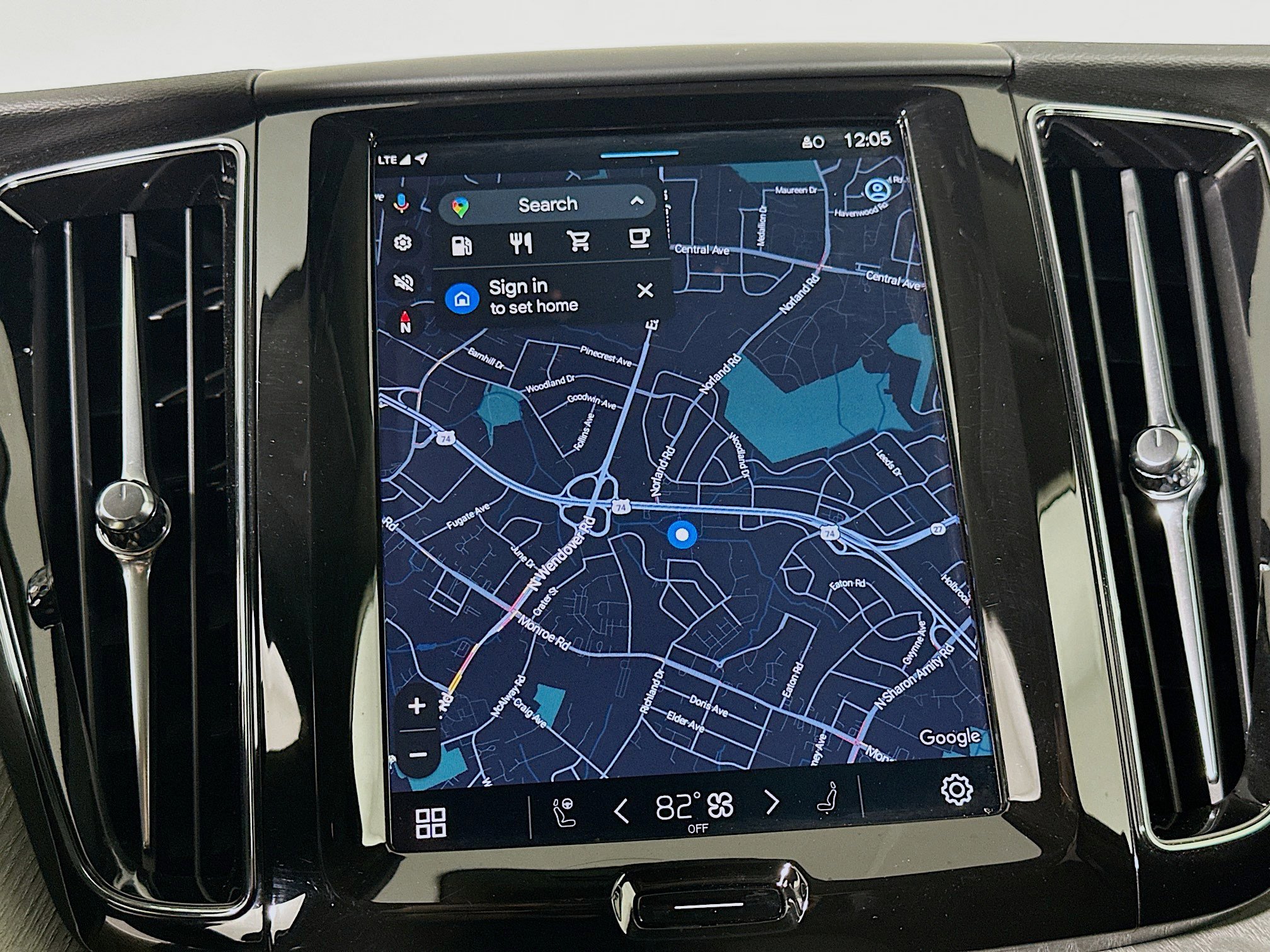 Used 2025 Volvo XC60 B5 Plus image 22