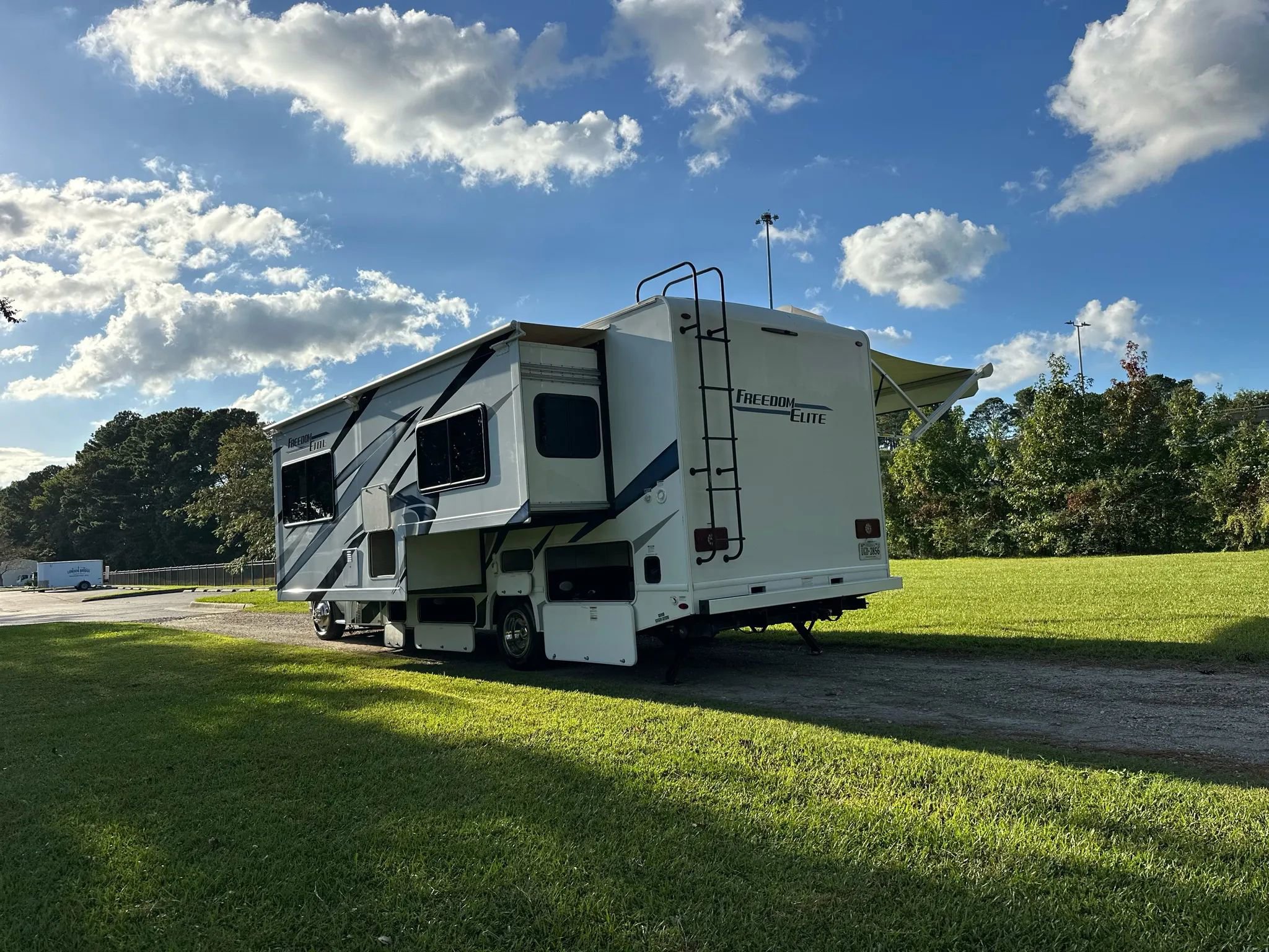 Used 2021 Ford E-450 and Econoline 450 Super Duty w/ Motorhome Prep Package image 4
