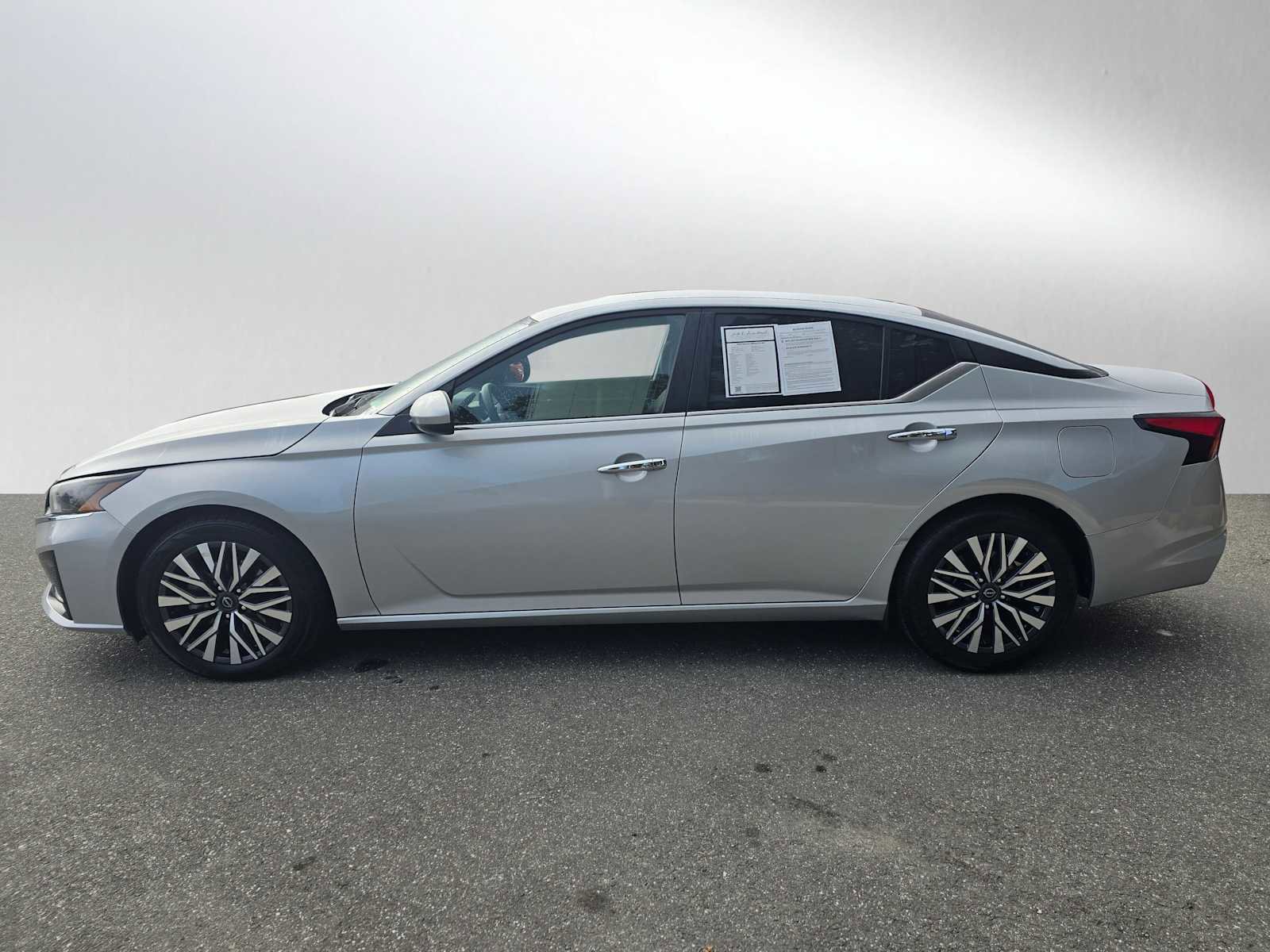 Used 2023 Nissan Altima 2.5 SV image 6