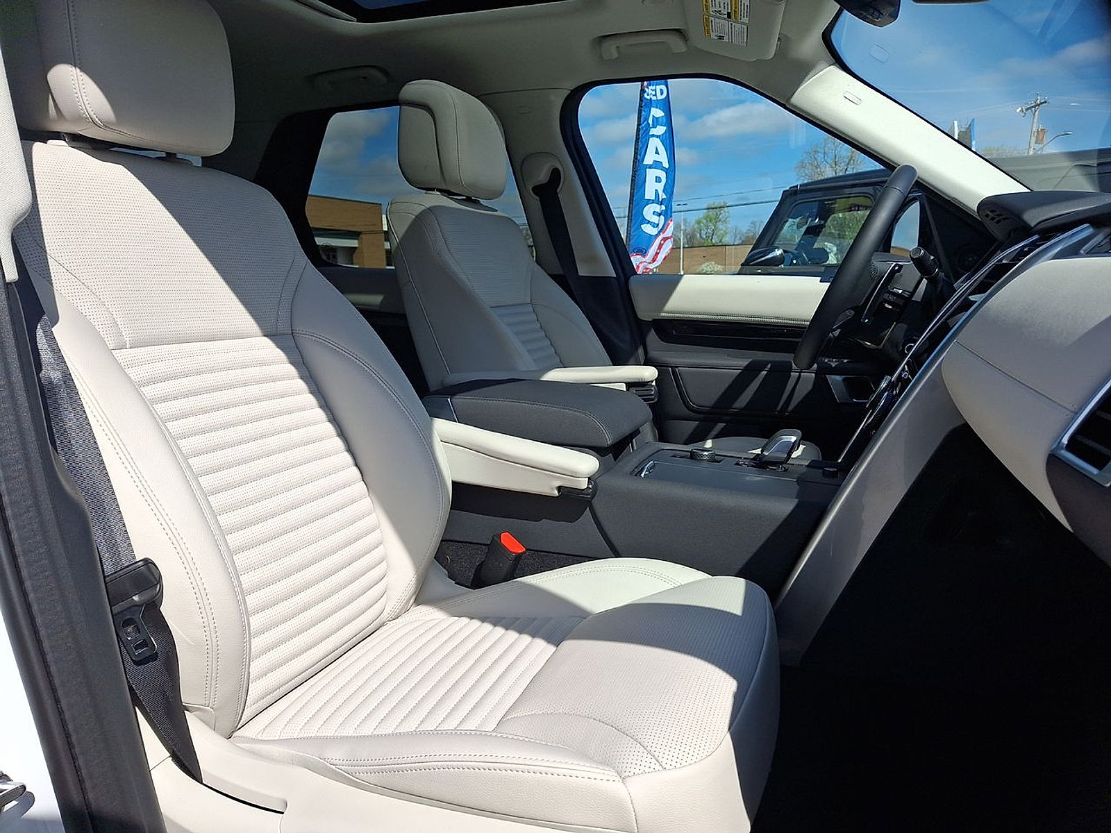 Certified 2026 Land Rover Discovery S AWD/4WD image 28