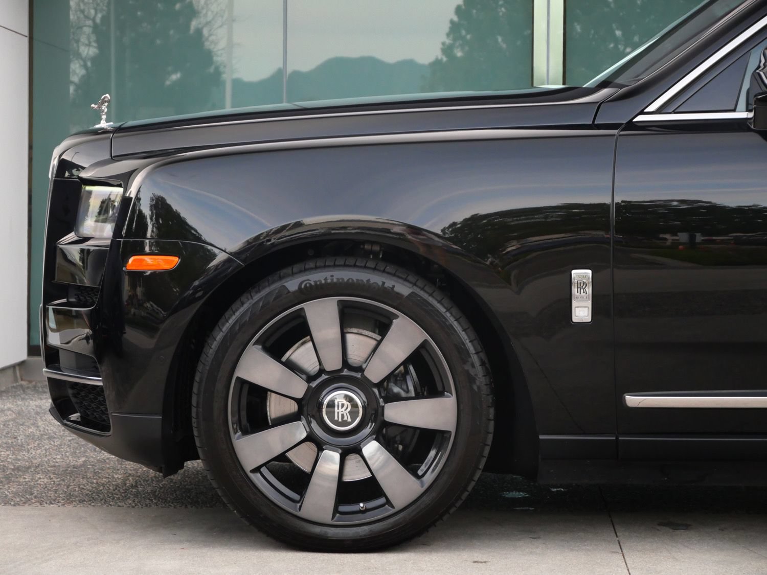 Used 2023 Rolls-Royce Cullinan AWD/4WD image 12