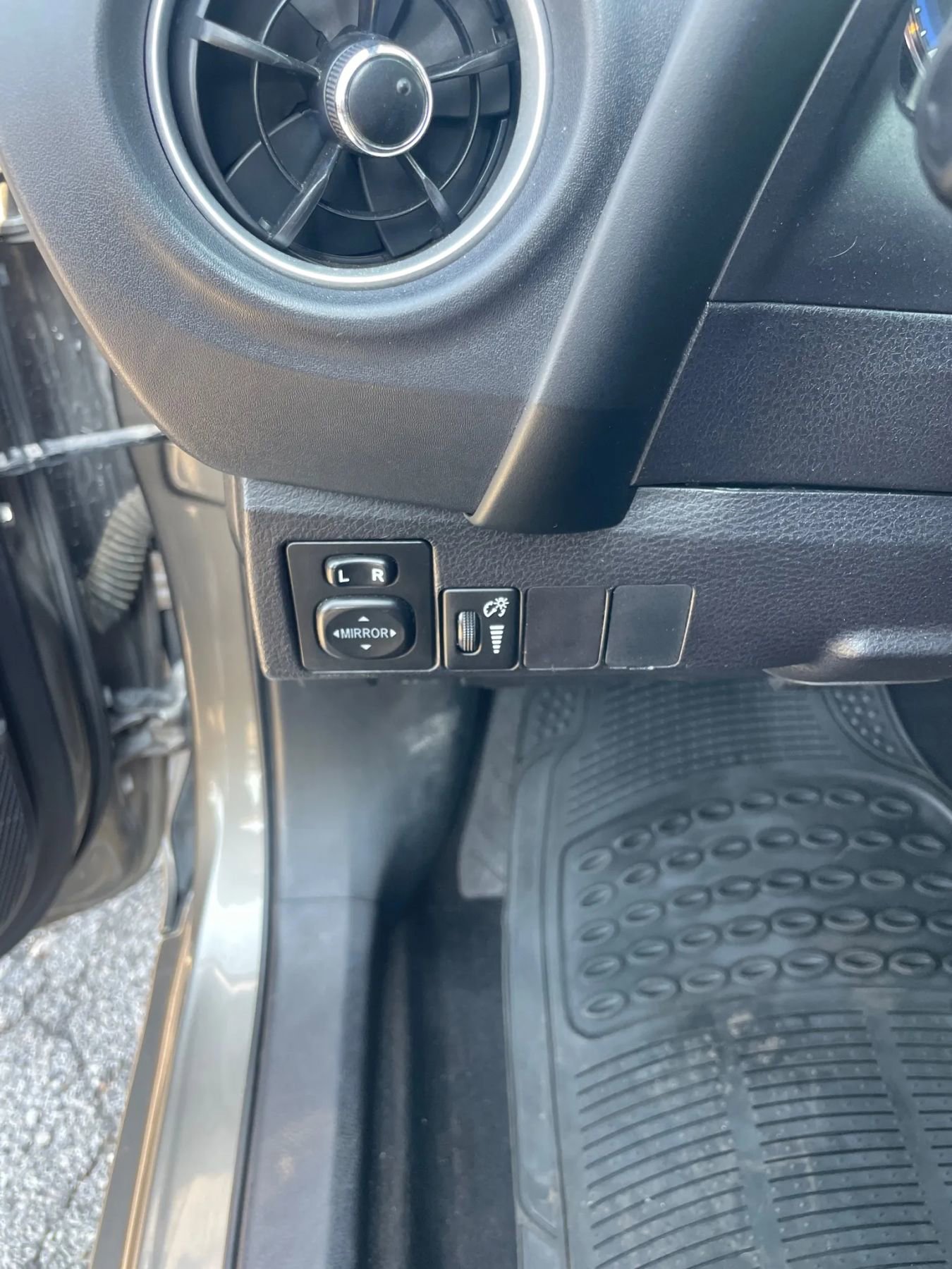 Used 2019 Toyota Corolla SE image 15