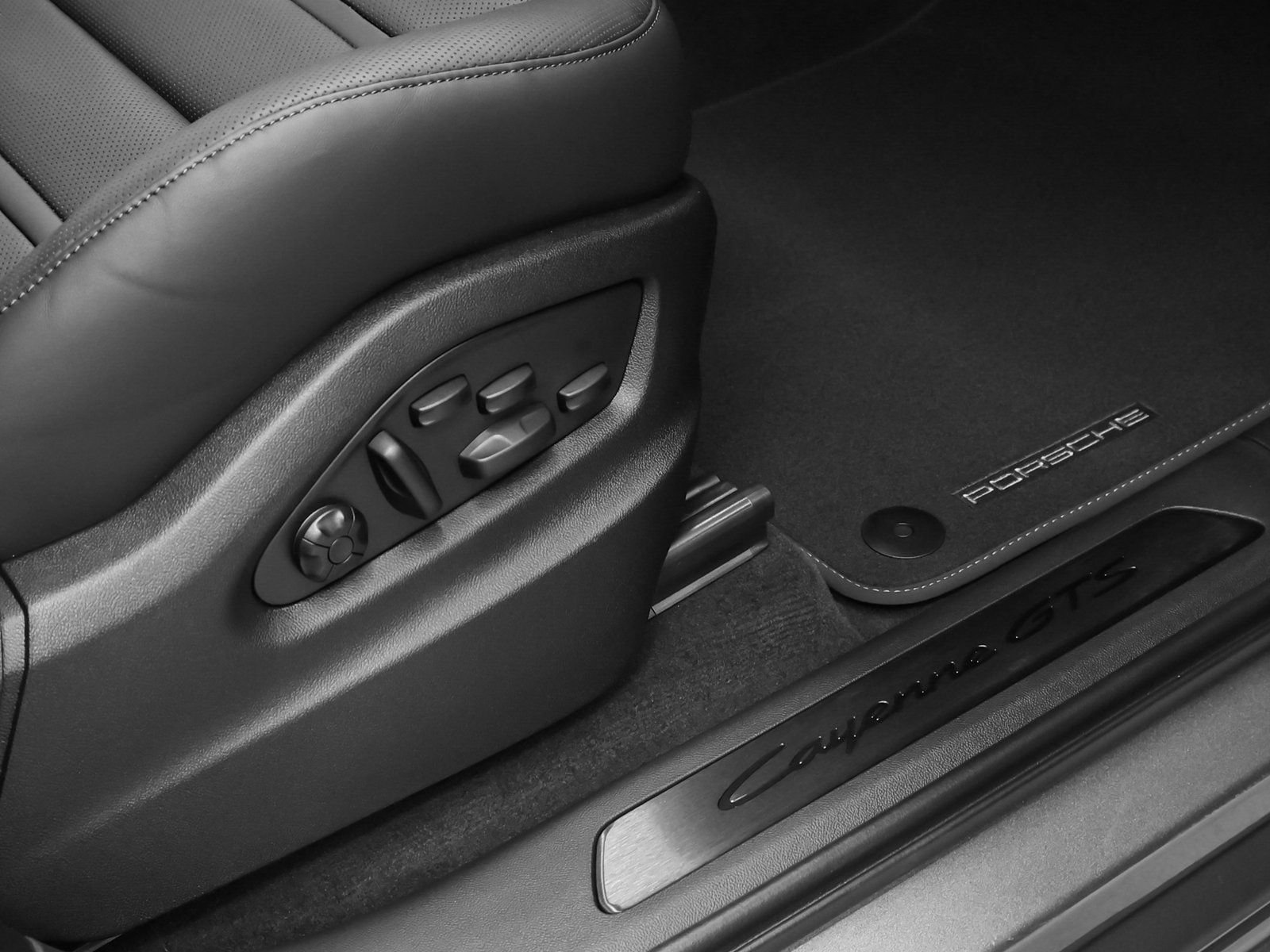 New 2026 Porsche Cayenne GTS AWD/4WD image 23