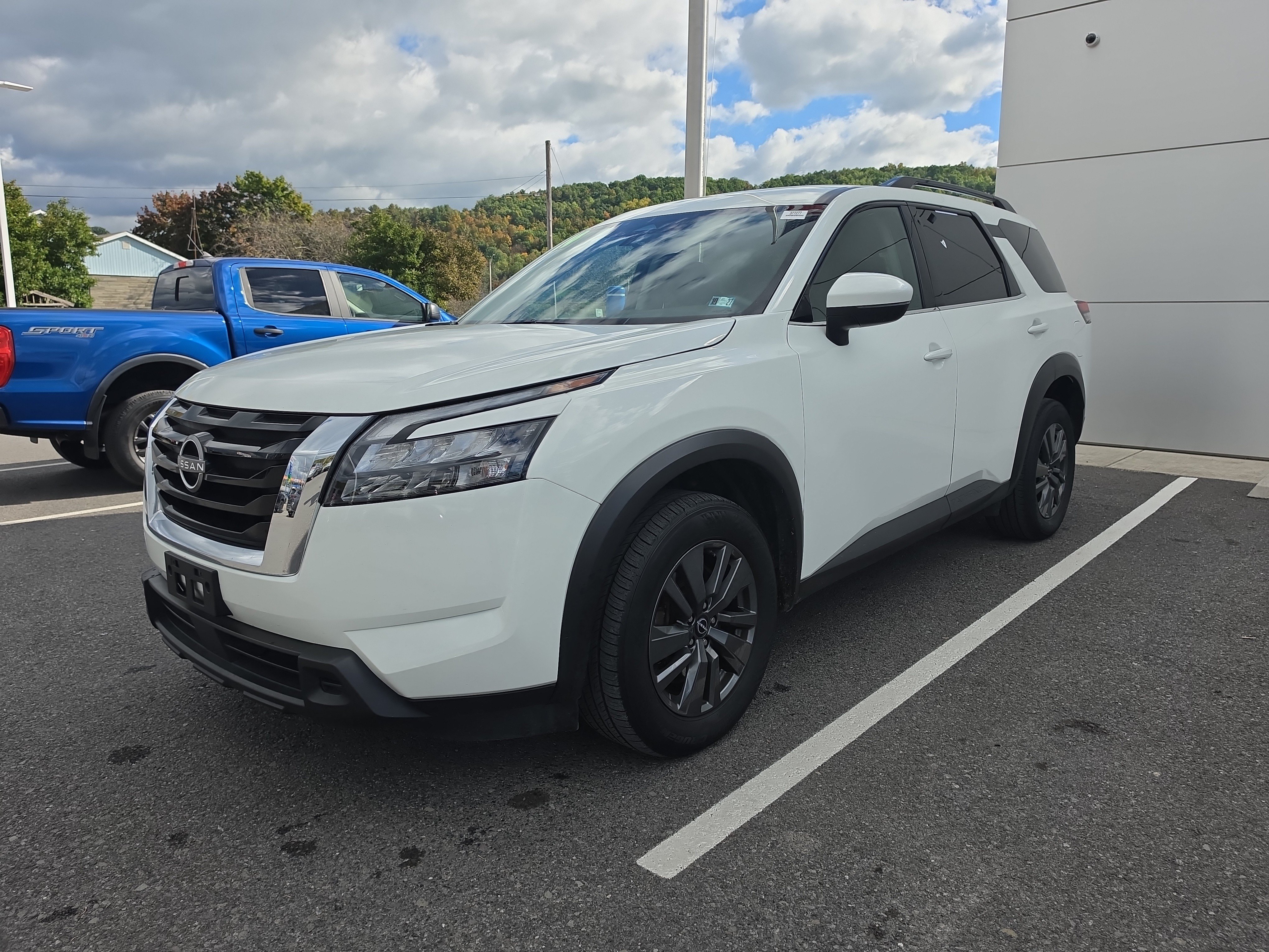 Used 2024 Nissan Pathfinder SV AWD/4WD image 8