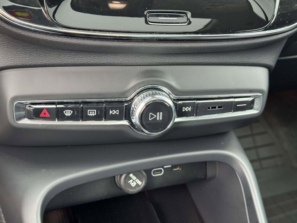 Certified 2023 Volvo XC40 B5 Plus w/ Driver Assist Package AWD/4WD image 30