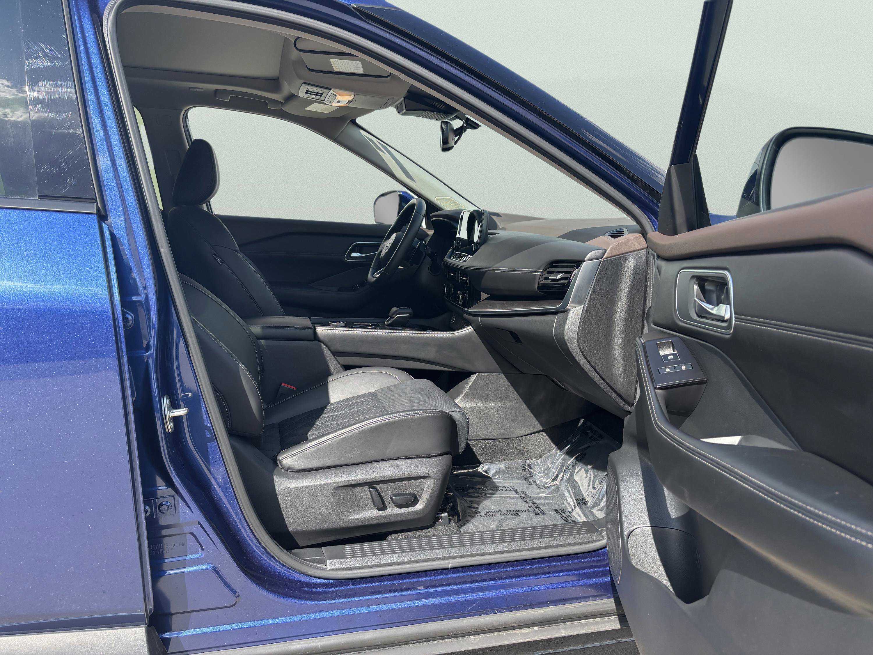 Used 2023 Nissan Rogue Platinum AWD/4WD image 16