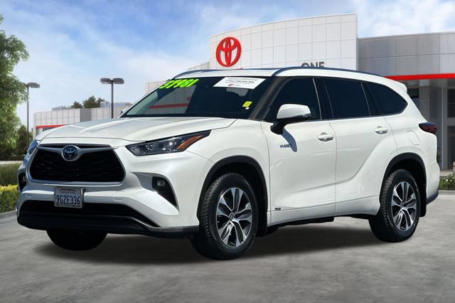 Used 2020 Toyota Highlander XLE AWD/4WD image 10