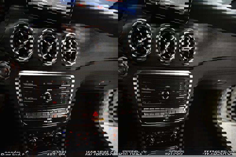 Used 2018 Mercedes-Benz GLA 250 4MATIC w/ Premium Package image 33