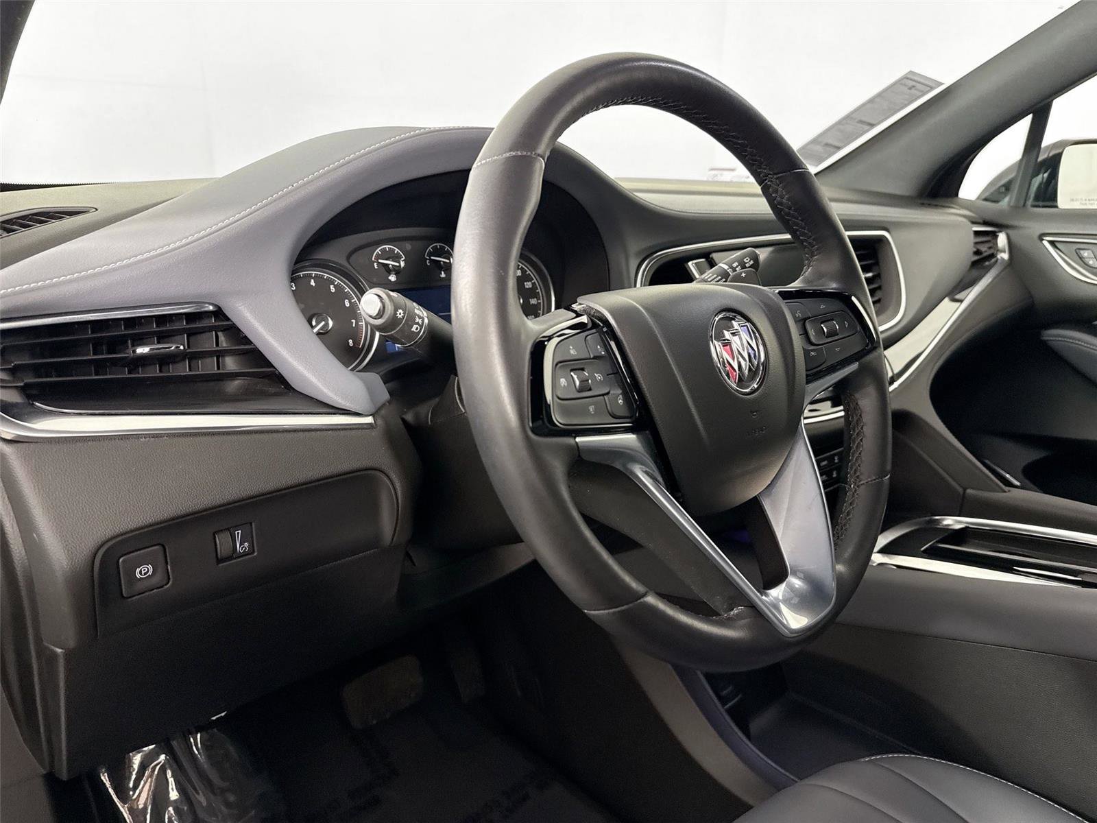 Used 2024 Buick Enclave Essence image 4