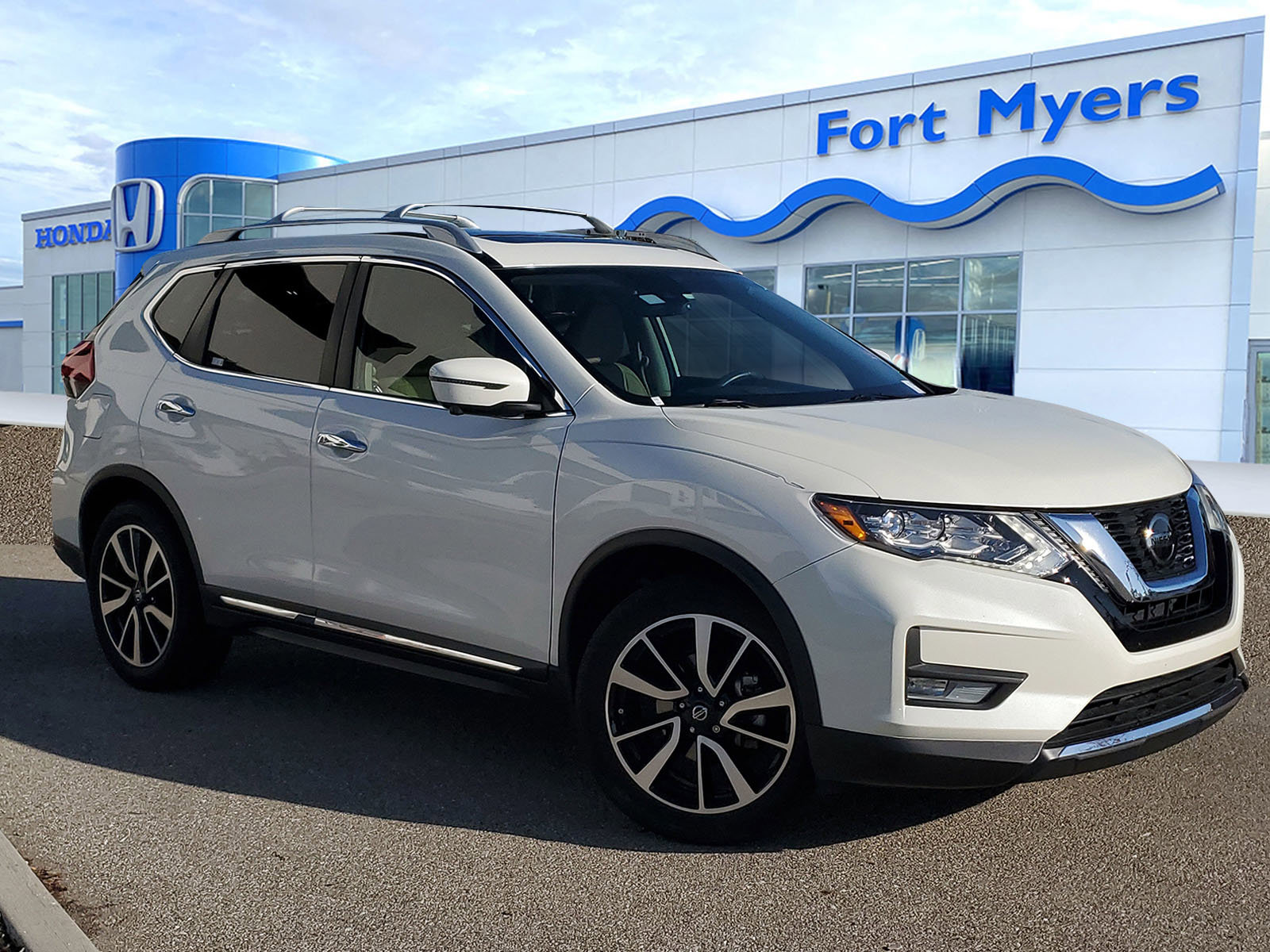 Used 2020 Nissan Rogue SL w/ Premium Package image 1