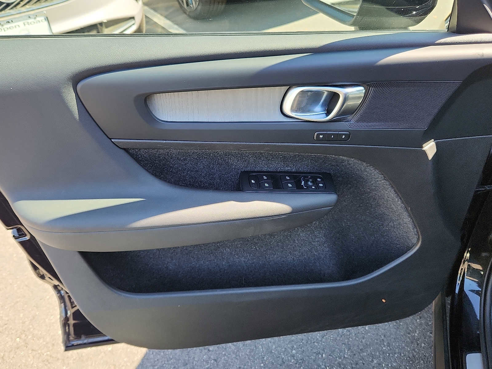 Certified 2023 Volvo XC40 B5 Plus w/ Protection Package Premier AWD/4WD image 12