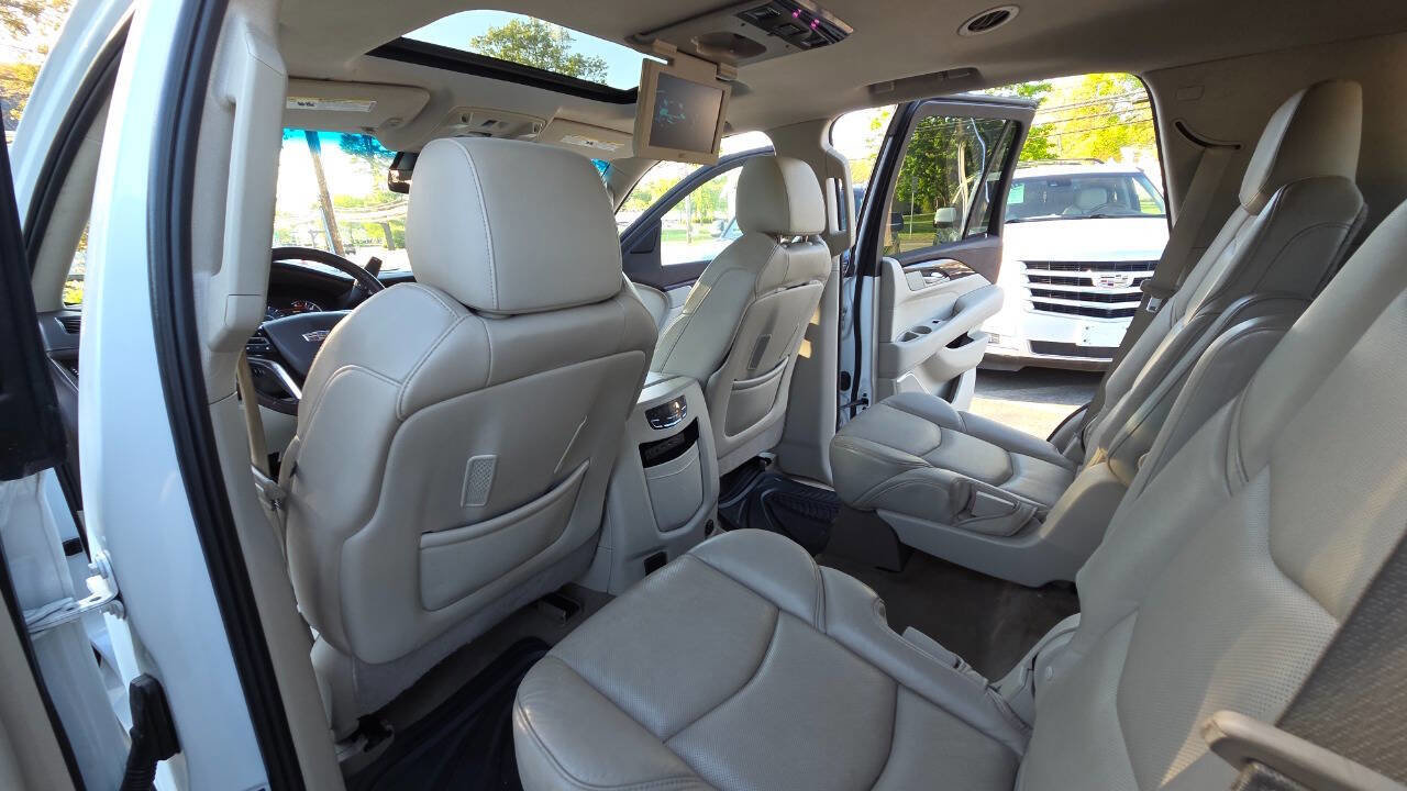 Used 2017 Cadillac Escalade Luxury AWD/4WD image 38