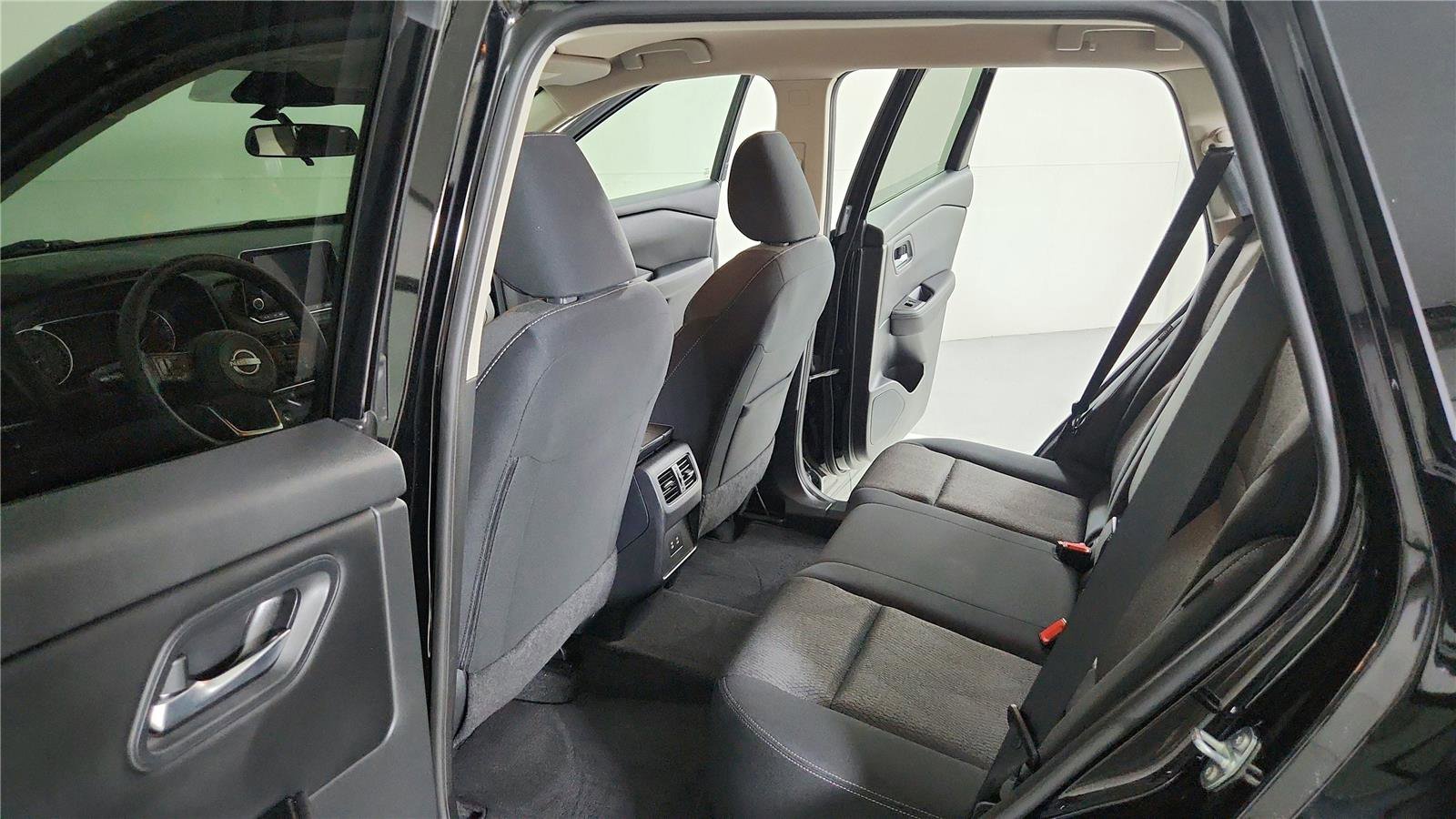 Used 2024 Nissan Rogue SV image 16