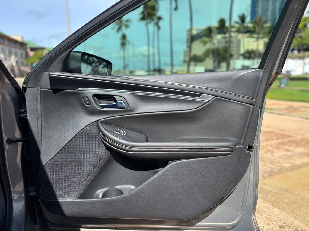 Used 2017 Chevrolet Impala LT w/ Convenience Package image 14