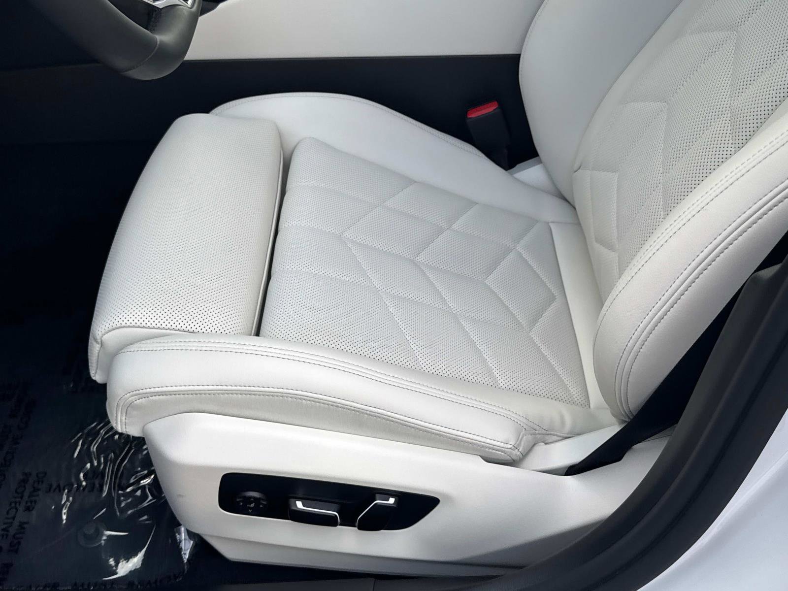 Certified 2025 BMW 530i w/ M Sport Package image 18