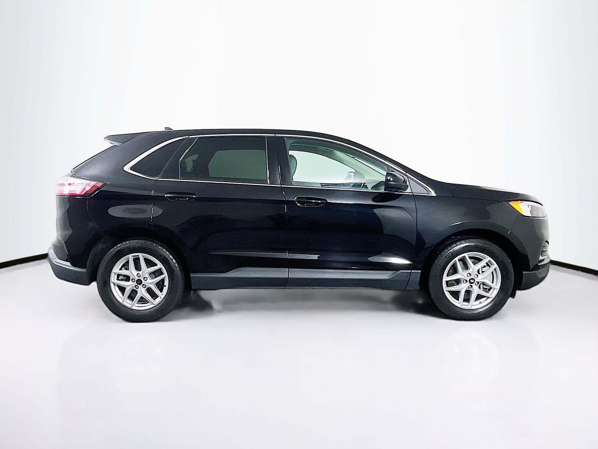 Used 2024 Ford Edge SEL image 10
