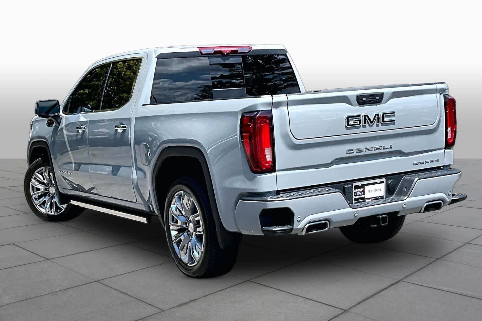 Used 2025 GMC Sierra 1500 Denali AWD/4WD image 12