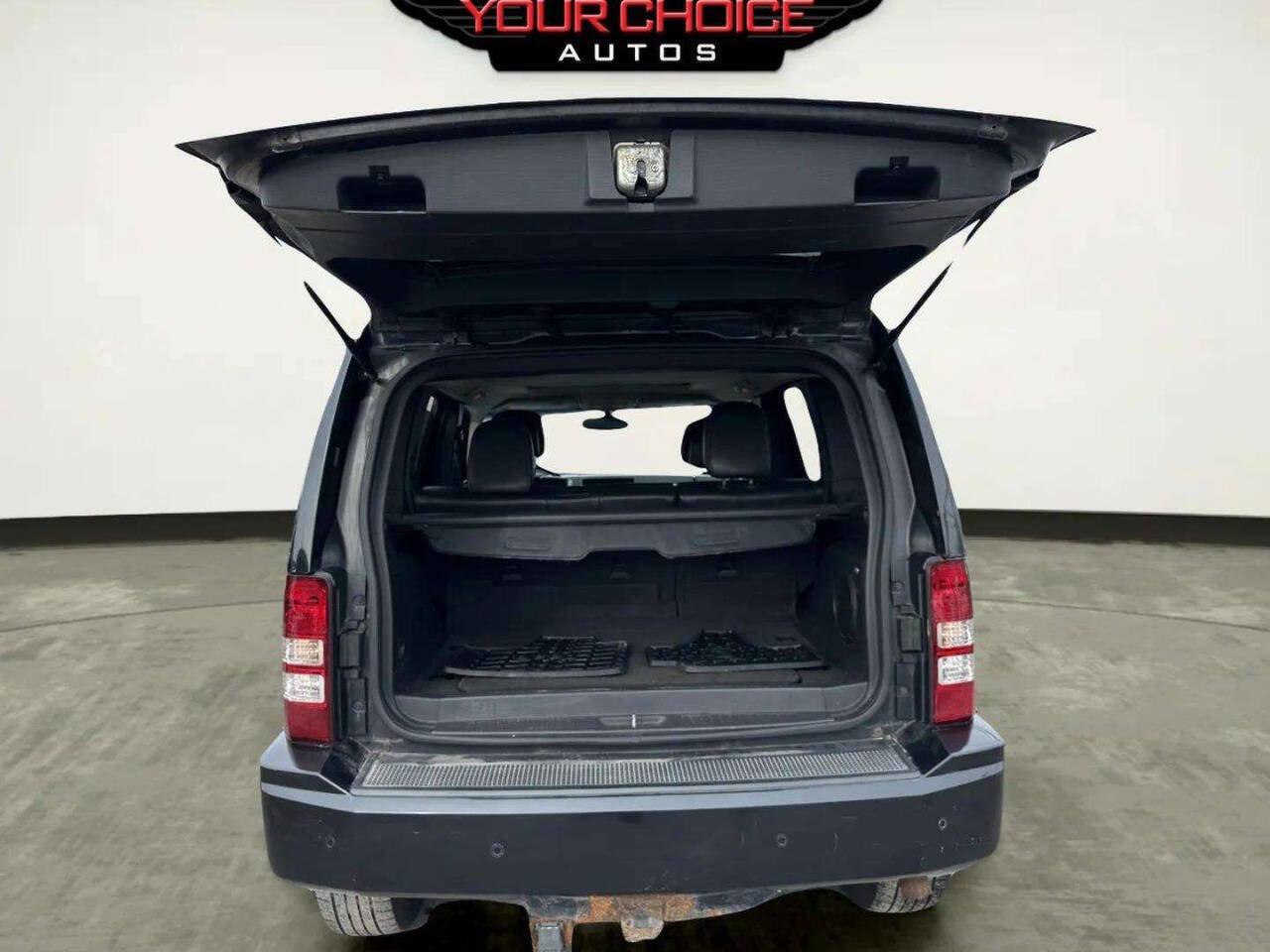 Used 2011 Jeep Liberty Limited w/ Sky's The Limit Group image 9