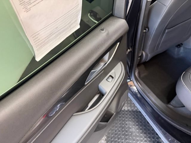 Used 2021 Buick Envision Essence w/ Technology Package I FWD image 32