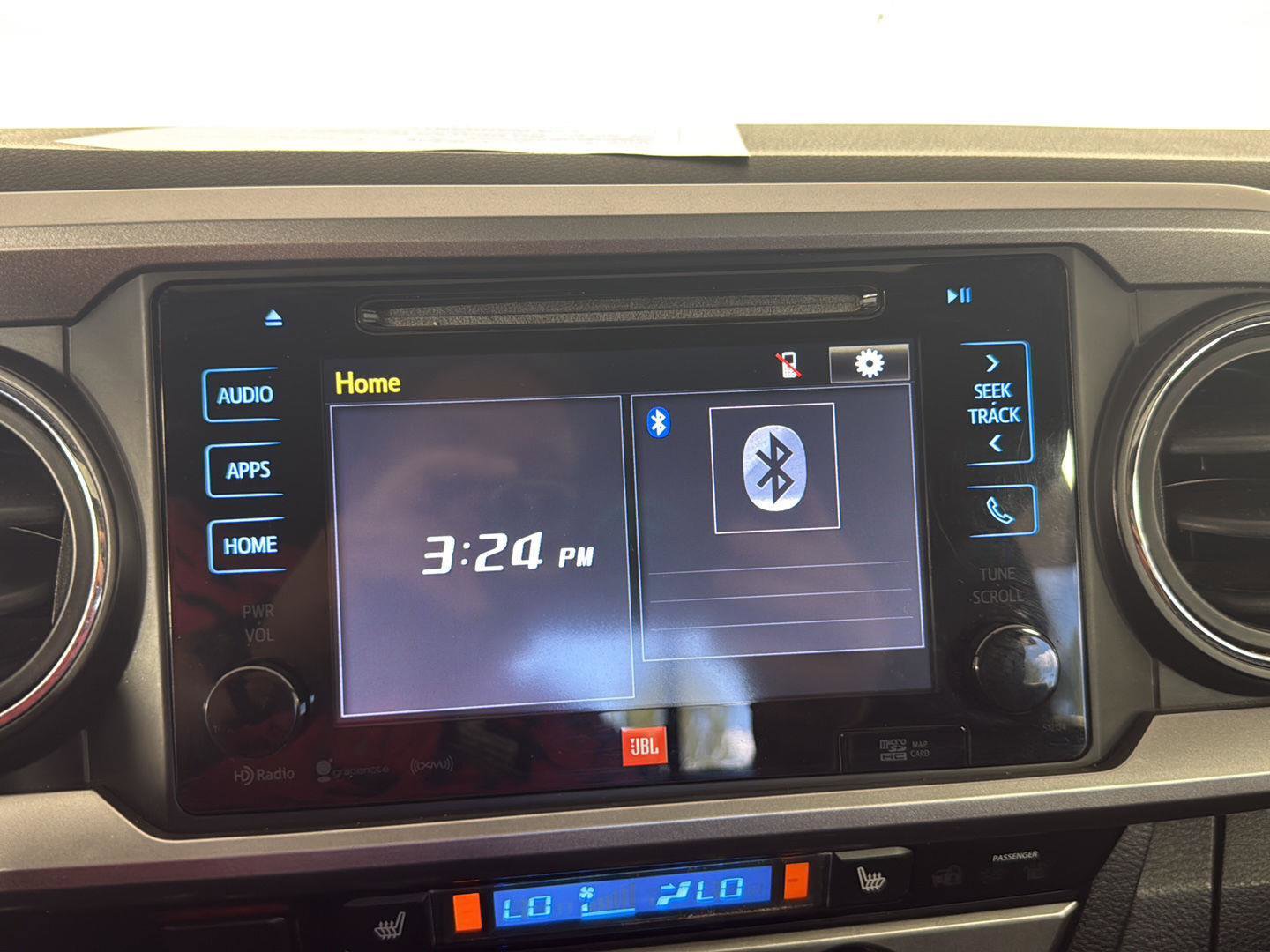 Used 2016 Toyota Tacoma Limited w/ Towing Package image 17