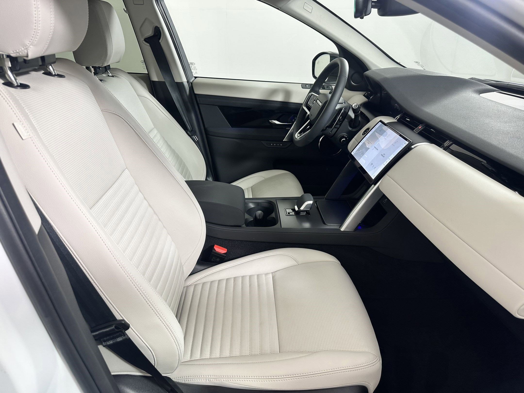 Used 2025 Land Rover Discovery Sport S AWD/4WD image 18