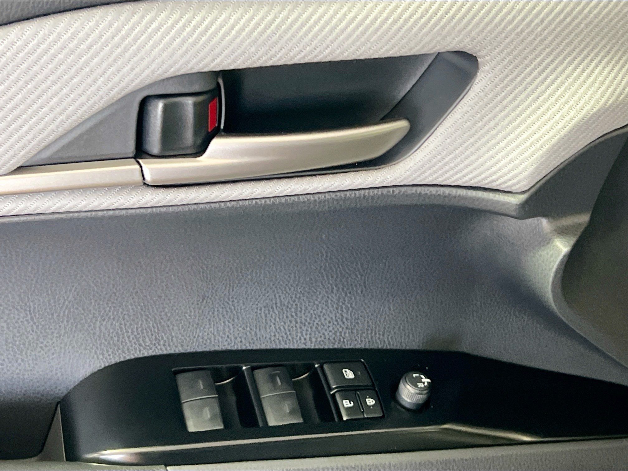 Used 2026 Toyota Camry SE FWD image 16