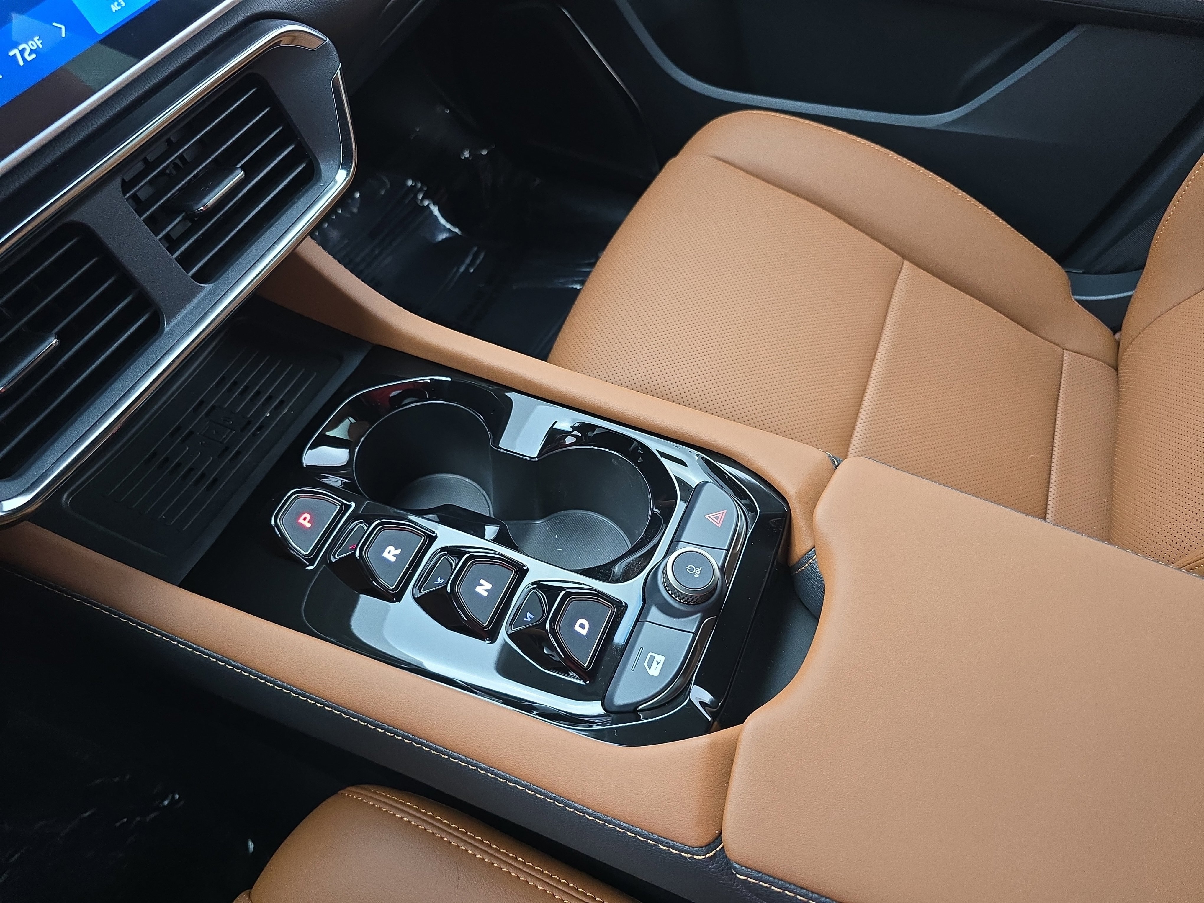 New 2025 VinFast VF 8 Plus image 24