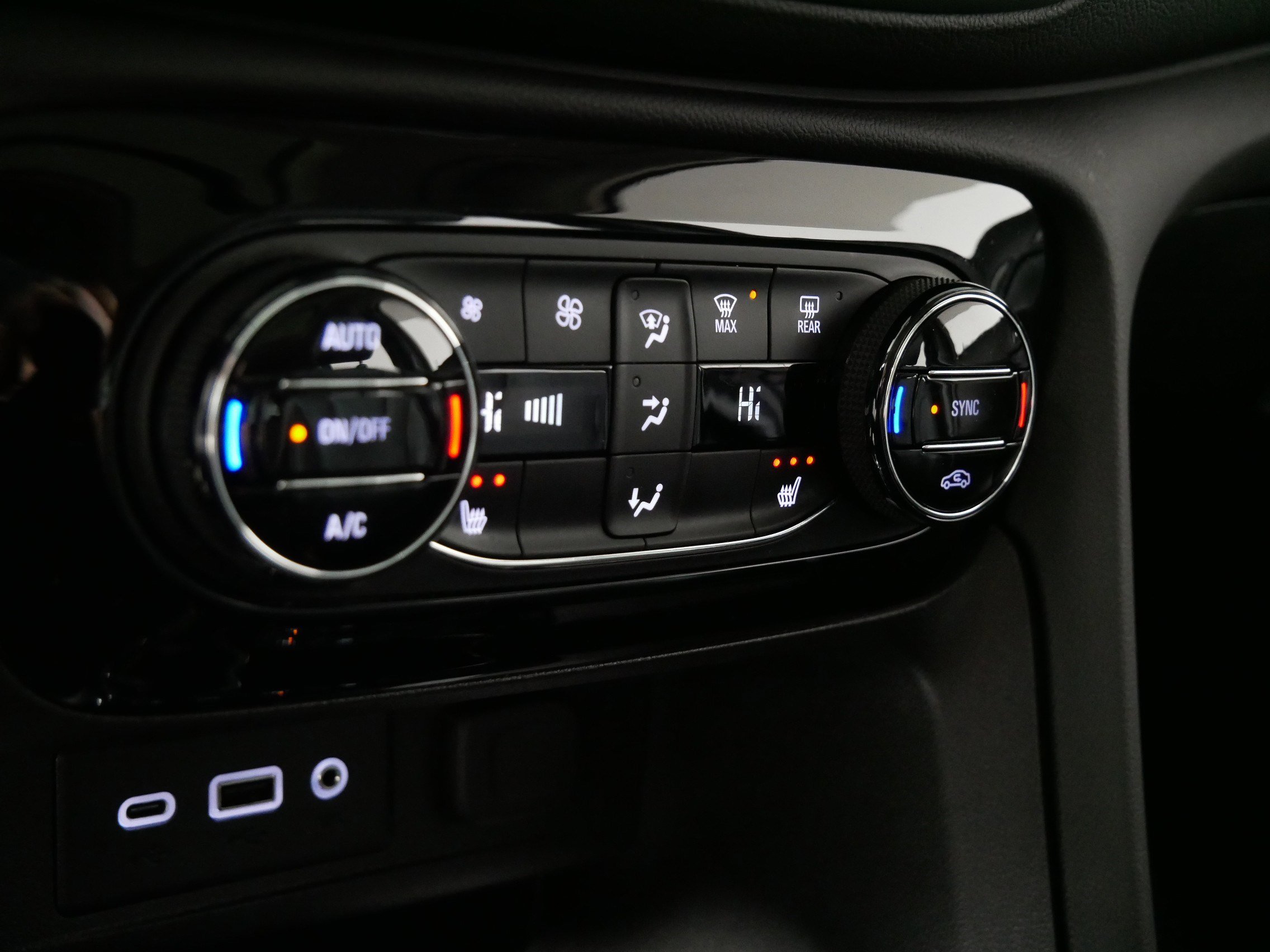 Used 2023 Buick Encore GX Essence w/ Experience Buick Package image 23