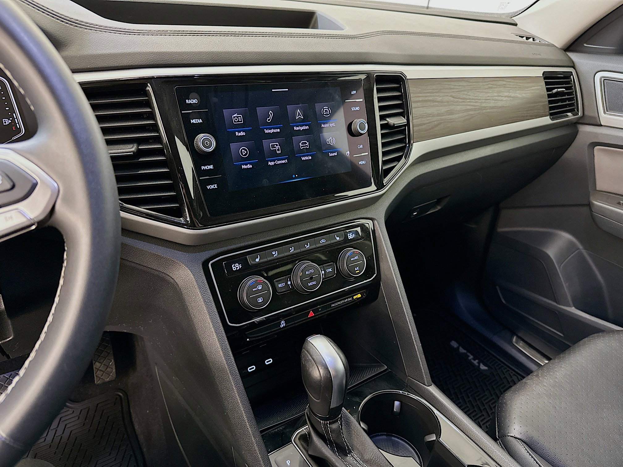 Used 2022 Volkswagen Atlas SE image 26