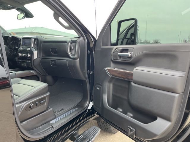 Used 2022 GMC Sierra 2500 SLT w/ SLT Premium Package image 16