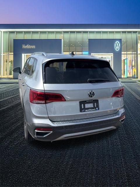 Used 2024 Volkswagen Taos SE AWD/4WD image 6
