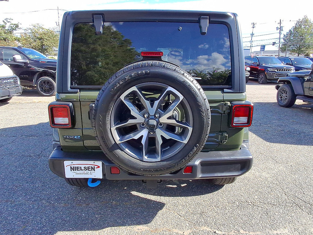 Used 2024 Jeep Wrangler Unlimited w/ Convenience Group AWD/4WD image 7