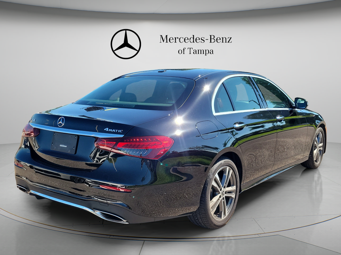 Used 2023 Mercedes-Benz E 350 4MATIC Sedan image 3