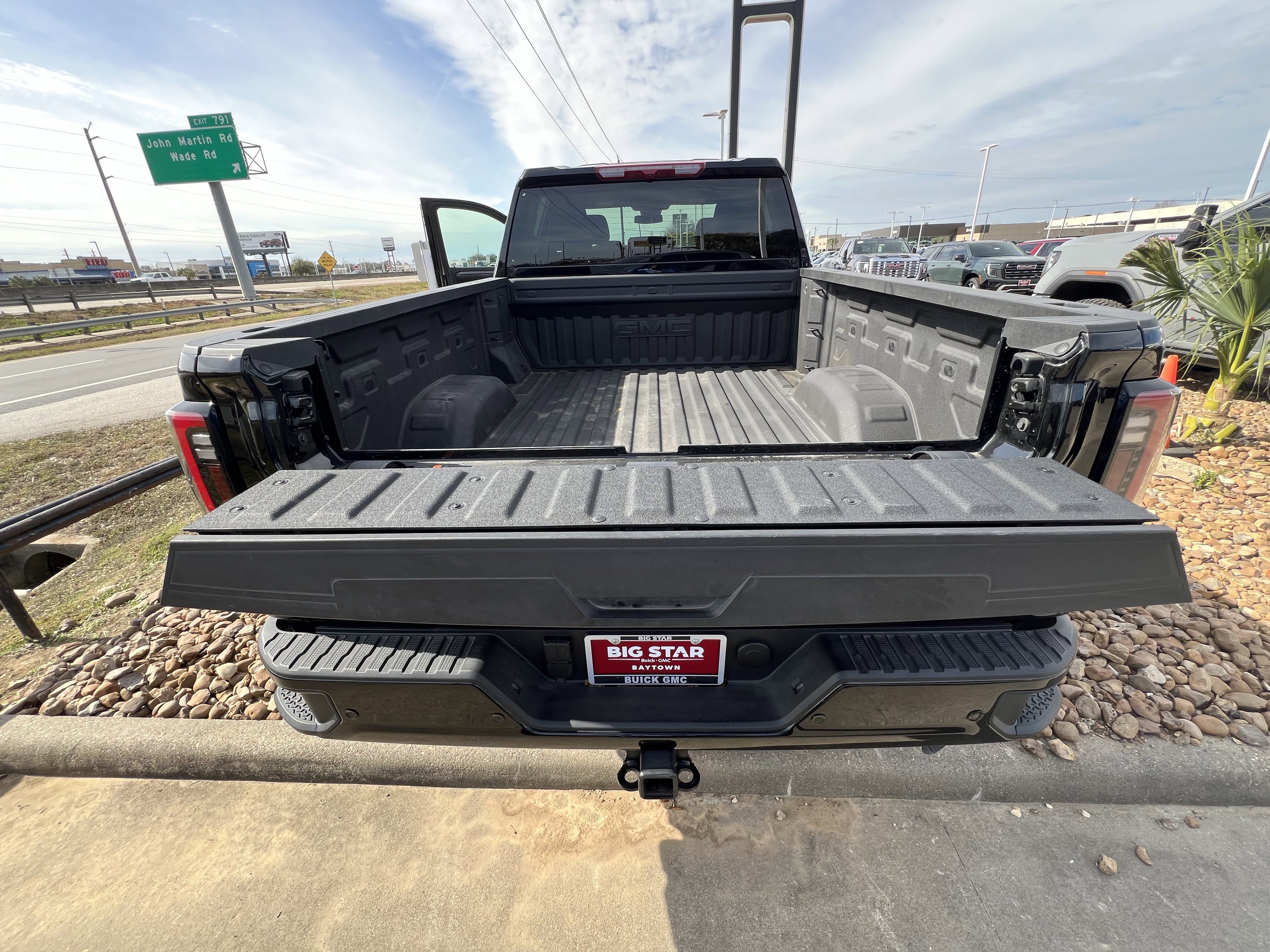 Used 2025 GMC Sierra 2500 AT4 image 27