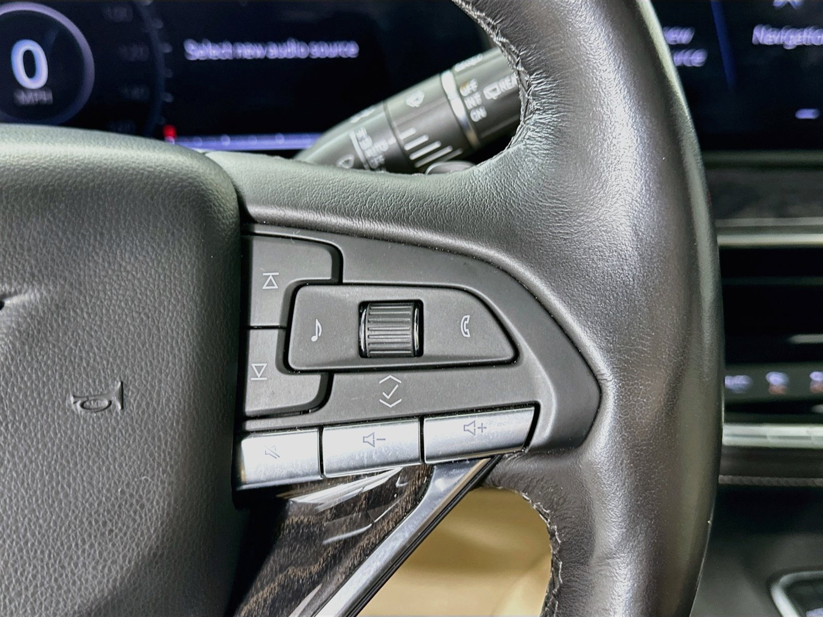 Used 2023 Cadillac Escalade Premium Luxury RWD image 19