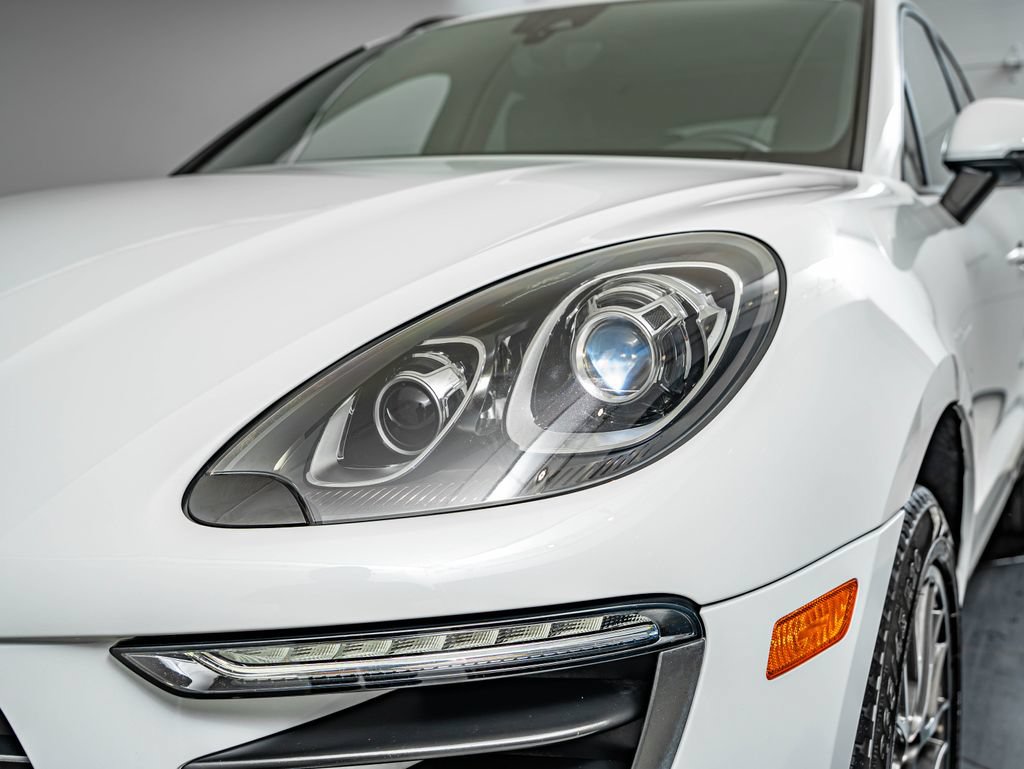 Used 2018 Porsche Macan AWD/4WD image 16