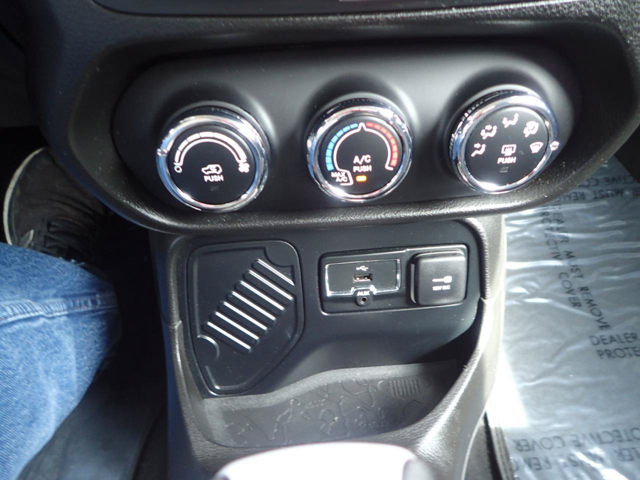 Used 2017 Jeep Renegade Sport w/ Power & Air Group FWD image 21