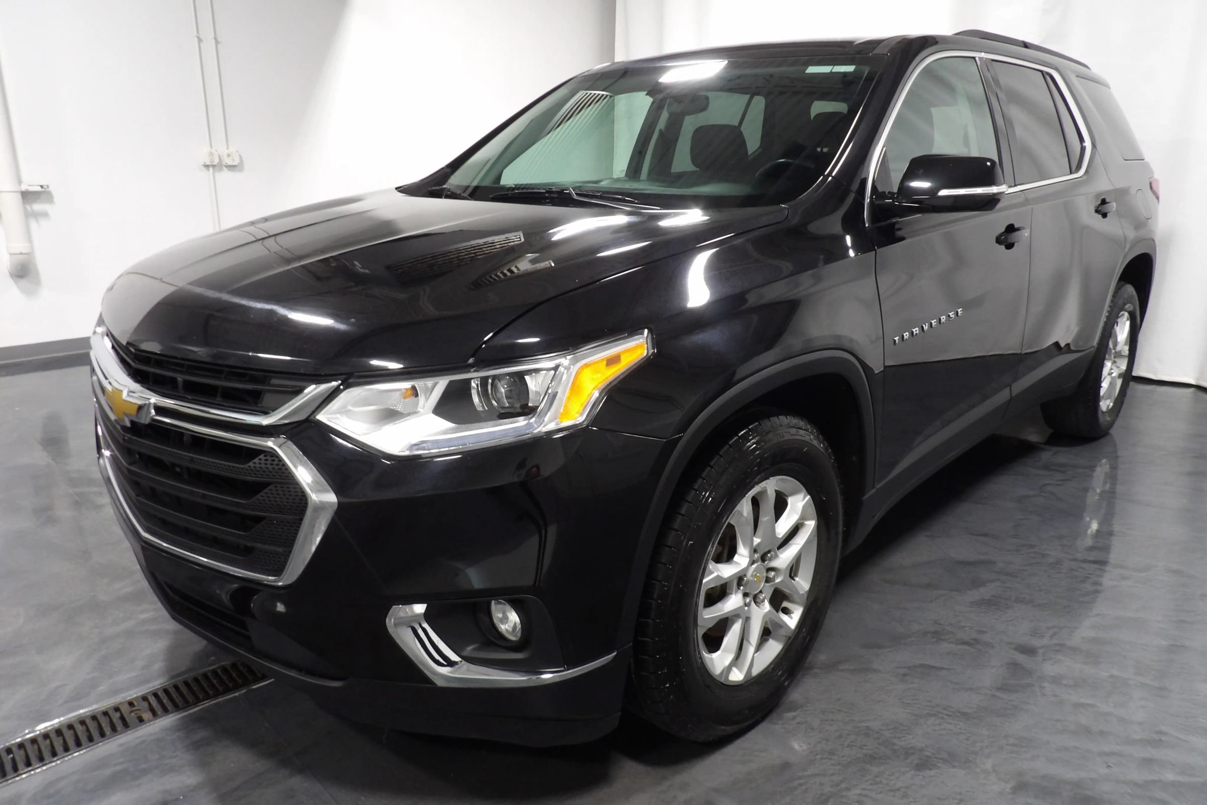 Used 2019 Chevrolet Traverse LT w/ LPO, Floor Liner Package AWD/4WD image 3